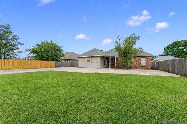 1300 Buffalo Hollow Ct, Zachary, LA 70791