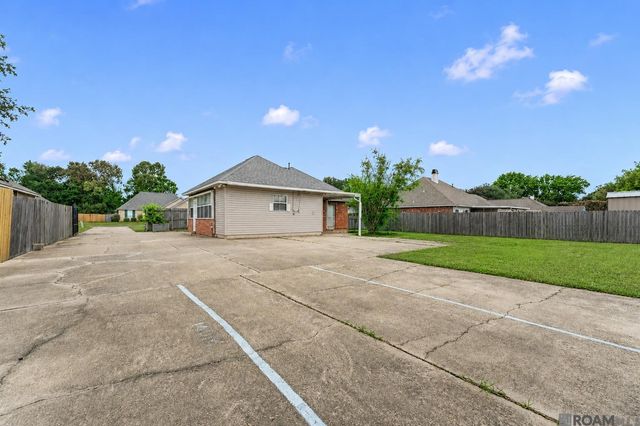 1300 Buffalo Hollow Ct, Zachary, LA 70791