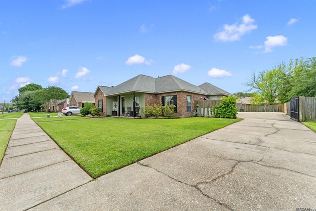 1300 Buffalo Hollow Ct, Zachary, LA 70791