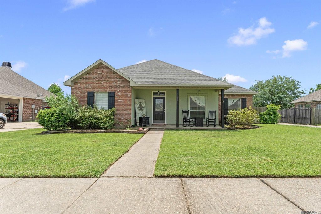 1300 Buffalo Hollow Ct, Zachary, LA 70791