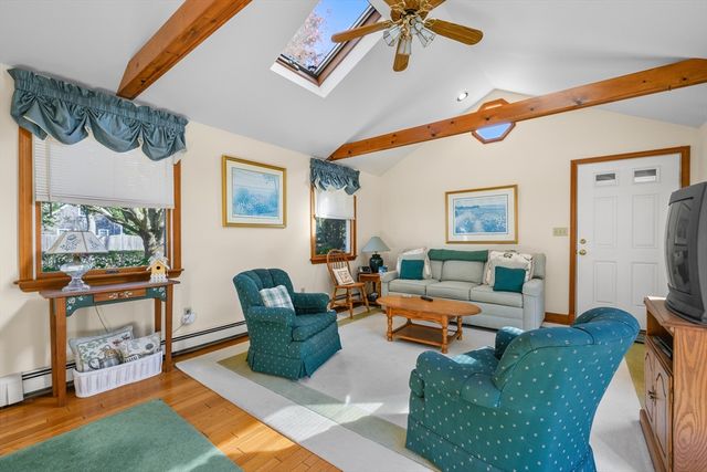 17 South St, Yarmouth, MA 02664