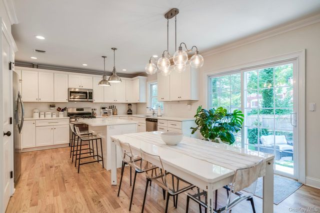 16 Soundview Road, Huntington, NY 11743