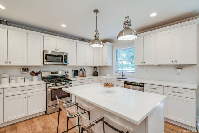 16 Soundview Road, Huntington, NY 11743