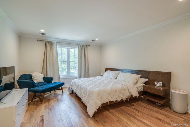 16 Soundview Road, Huntington, NY 11743