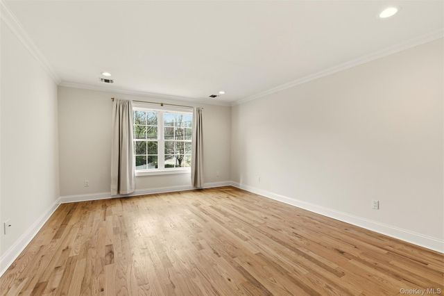 16 Soundview Road, Huntington, NY 11743