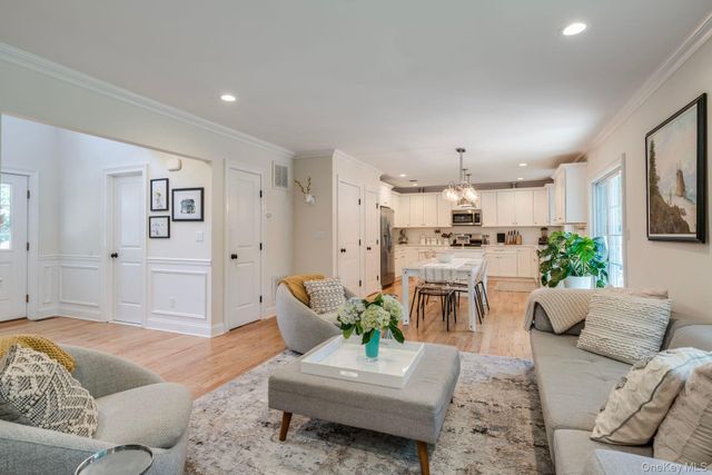 16 Soundview Road, Huntington, NY 11743