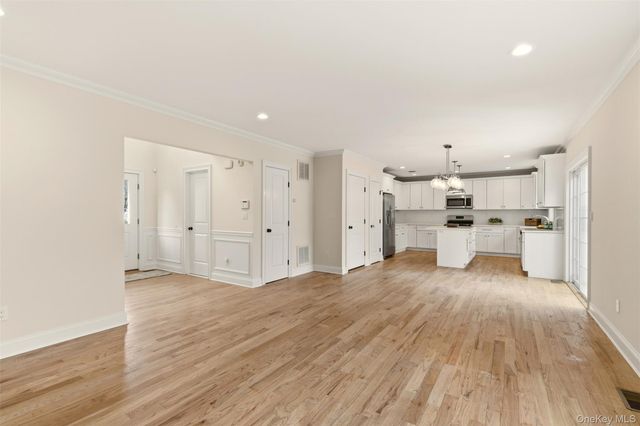 16 Soundview Road, Huntington, NY 11743