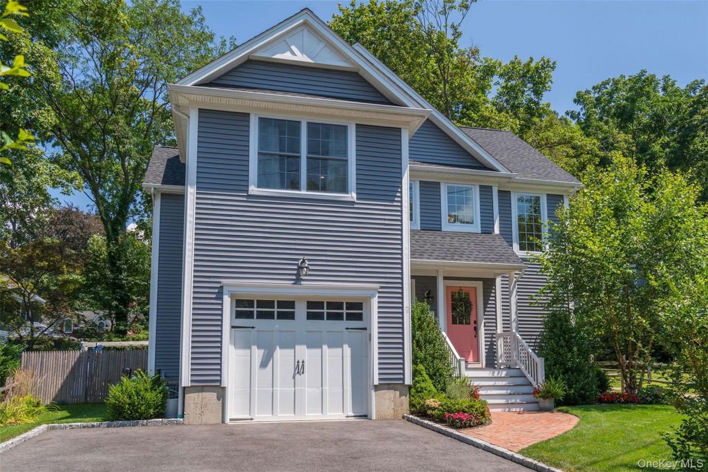 16 Soundview Road, Huntington, NY 11743