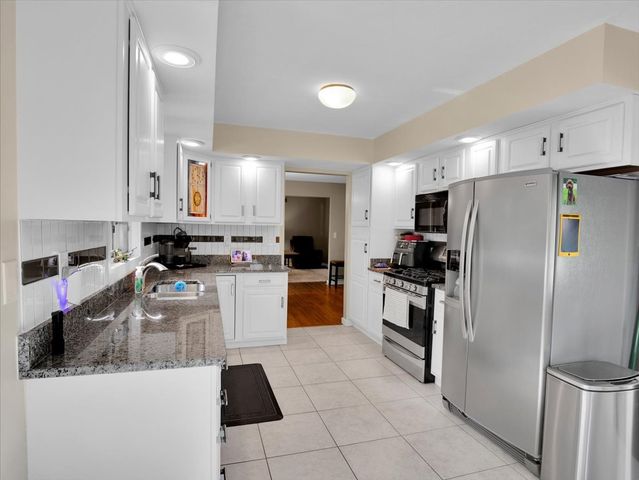 1441 Ramsey Close, Rockford, IL 61107