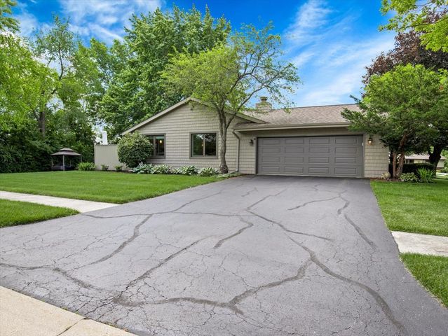 1441 Ramsey Close, Rockford, IL 61107