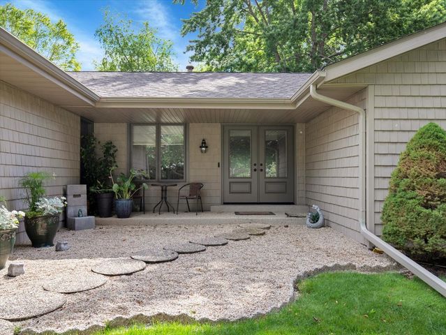 1441 Ramsey Close, Rockford, IL 61107