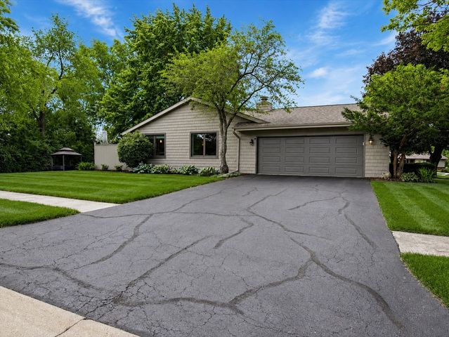 1441 Ramsey Close, Rockford, IL 61107