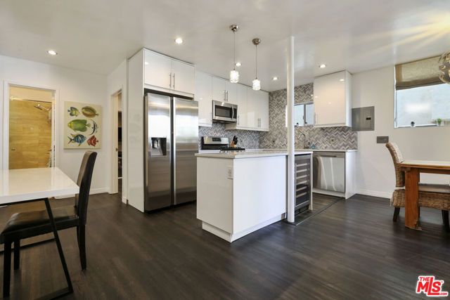472 Rosecrans Avenue, Manhattan Beach, CA 90266