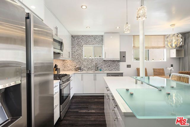 472 Rosecrans Avenue, Manhattan Beach, CA 90266
