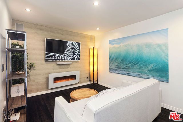 472 Rosecrans Avenue, Manhattan Beach, CA 90266