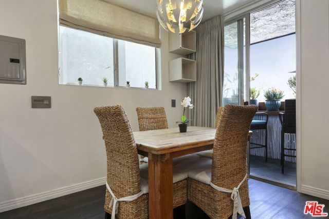 472 Rosecrans Avenue, Manhattan Beach, CA 90266