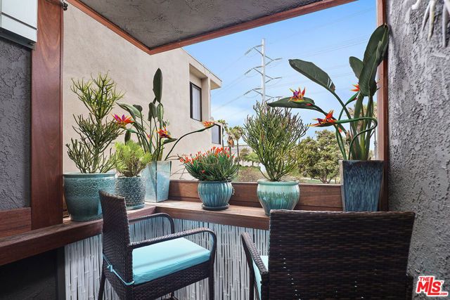 472 Rosecrans Avenue, Manhattan Beach, CA 90266