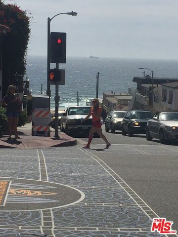 472 Rosecrans Avenue, Manhattan Beach, CA 90266