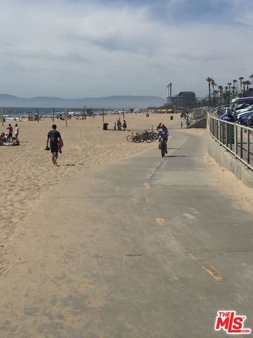 472 Rosecrans Avenue, Manhattan Beach, CA 90266