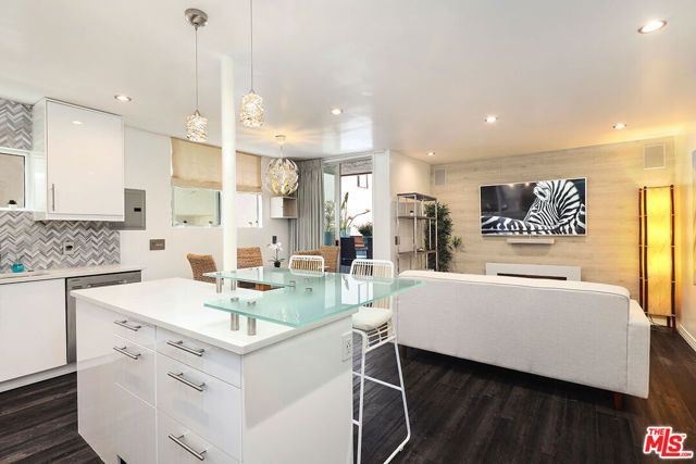 472 Rosecrans Avenue, Manhattan Beach, CA 90266