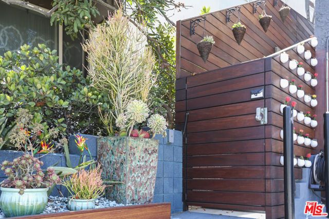 472 Rosecrans Avenue, Manhattan Beach, CA 90266