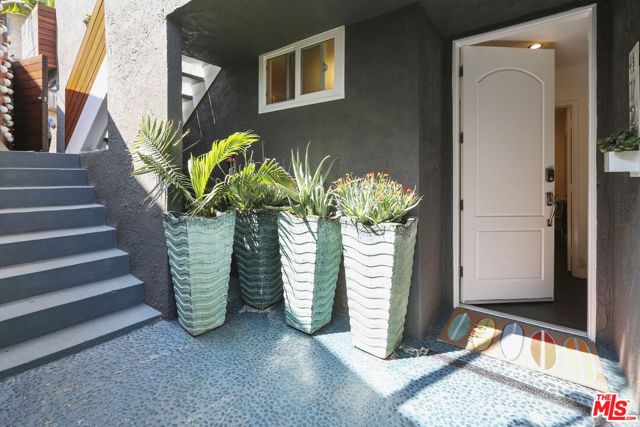 472 Rosecrans Avenue, Manhattan Beach, CA 90266