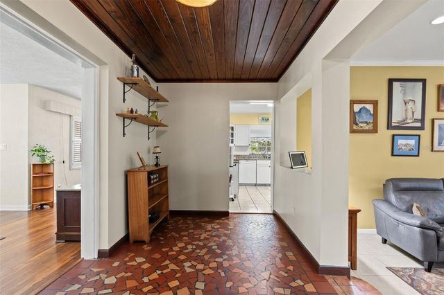 1202 W CORAL STREET, Tampa, FL 33602