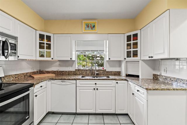 1202 W CORAL STREET, Tampa, FL 33602