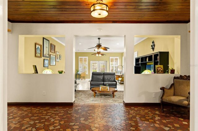 1202 W CORAL STREET, Tampa, FL 33602