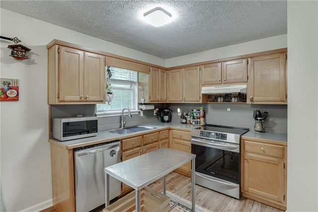 9420 Manor Lane, Gainesville, GA 30506