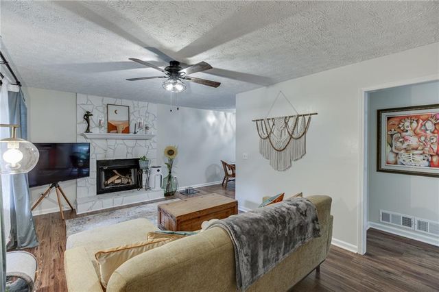 9420 Manor Lane, Gainesville, GA 30506
