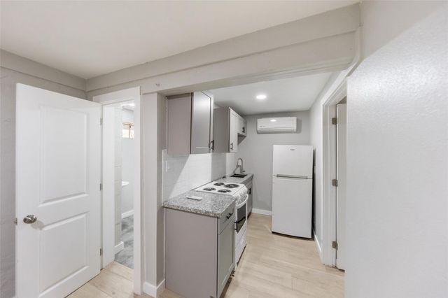 213 Caplin Street, Houston, TX 77022