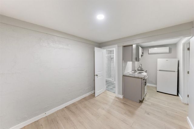 213 Caplin Street, Houston, TX 77022