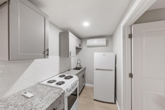 213 Caplin Street, Houston, TX 77022