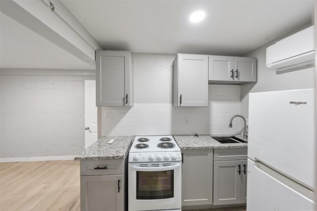 213 Caplin Street, Houston, TX 77022