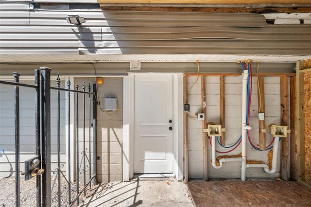 213 Caplin Street, Houston, TX 77022
