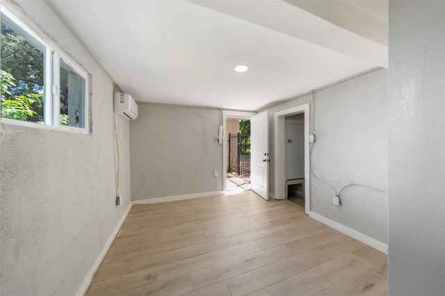 213 Caplin Street, Houston, TX 77022