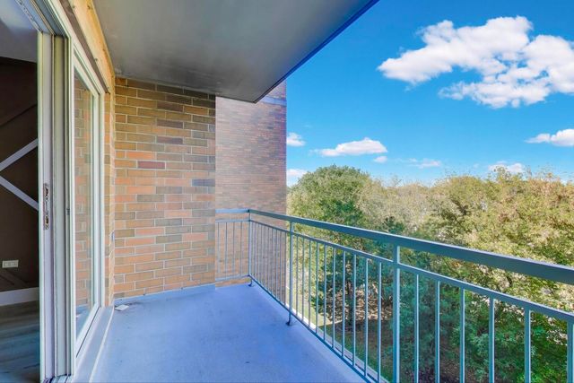 6815 N Milwaukee Avenue 506, Niles, IL 60714