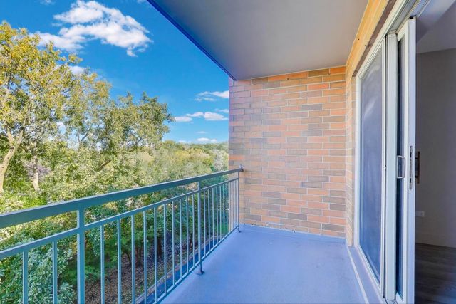 6815 N Milwaukee Avenue 506, Niles, IL 60714