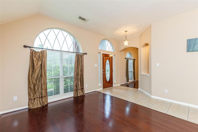2201 Signal Hill Drive, Pearland, TX 77584