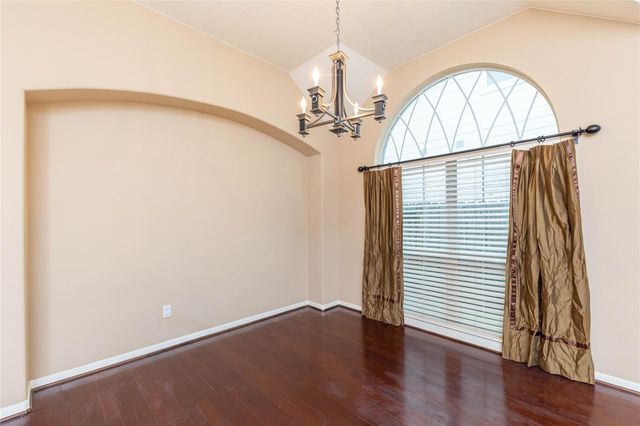 2201 Signal Hill Drive, Pearland, TX 77584