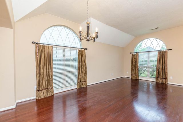 2201 Signal Hill Drive, Pearland, TX 77584