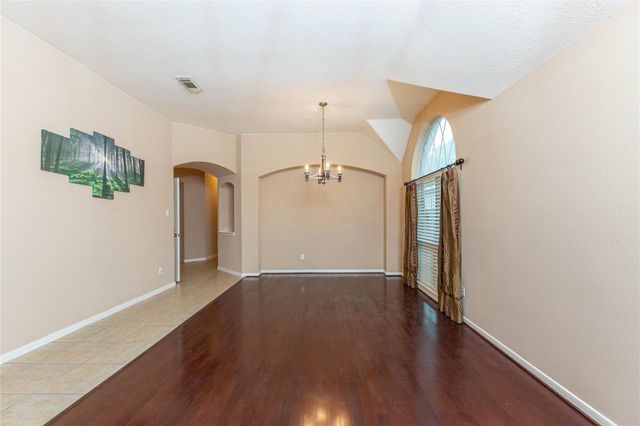 2201 Signal Hill Drive, Pearland, TX 77584