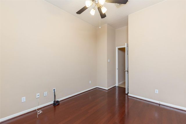 2201 Signal Hill Drive, Pearland, TX 77584