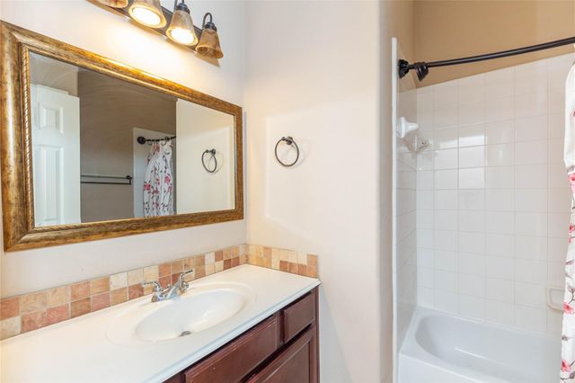 2201 Signal Hill Drive, Pearland, TX 77584