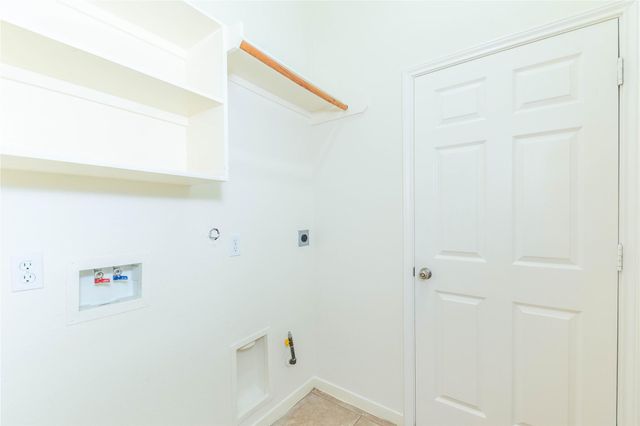 2201 Signal Hill Drive, Pearland, TX 77584