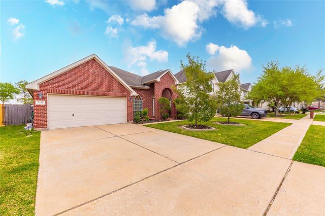2201 Signal Hill Drive, Pearland, TX 77584