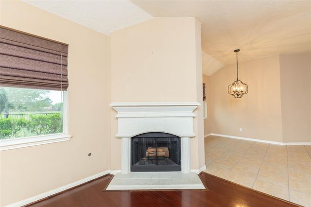 2201 Signal Hill Drive, Pearland, TX 77584