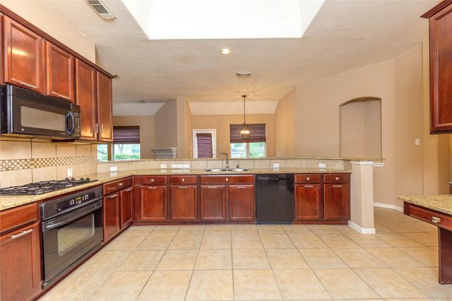 2201 Signal Hill Drive, Pearland, TX 77584