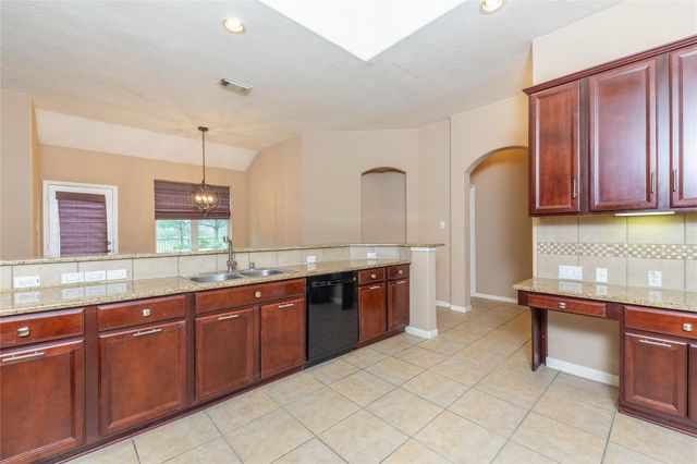 2201 Signal Hill Drive, Pearland, TX 77584